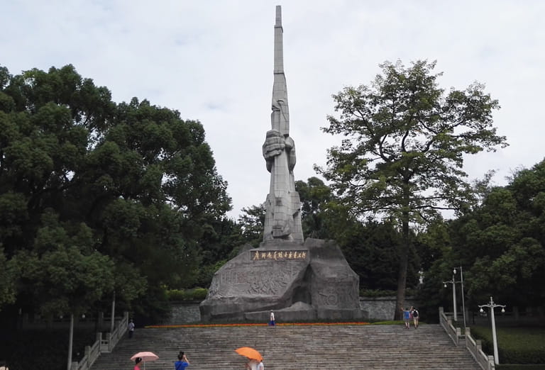 广州烈士陵园广场雕塑